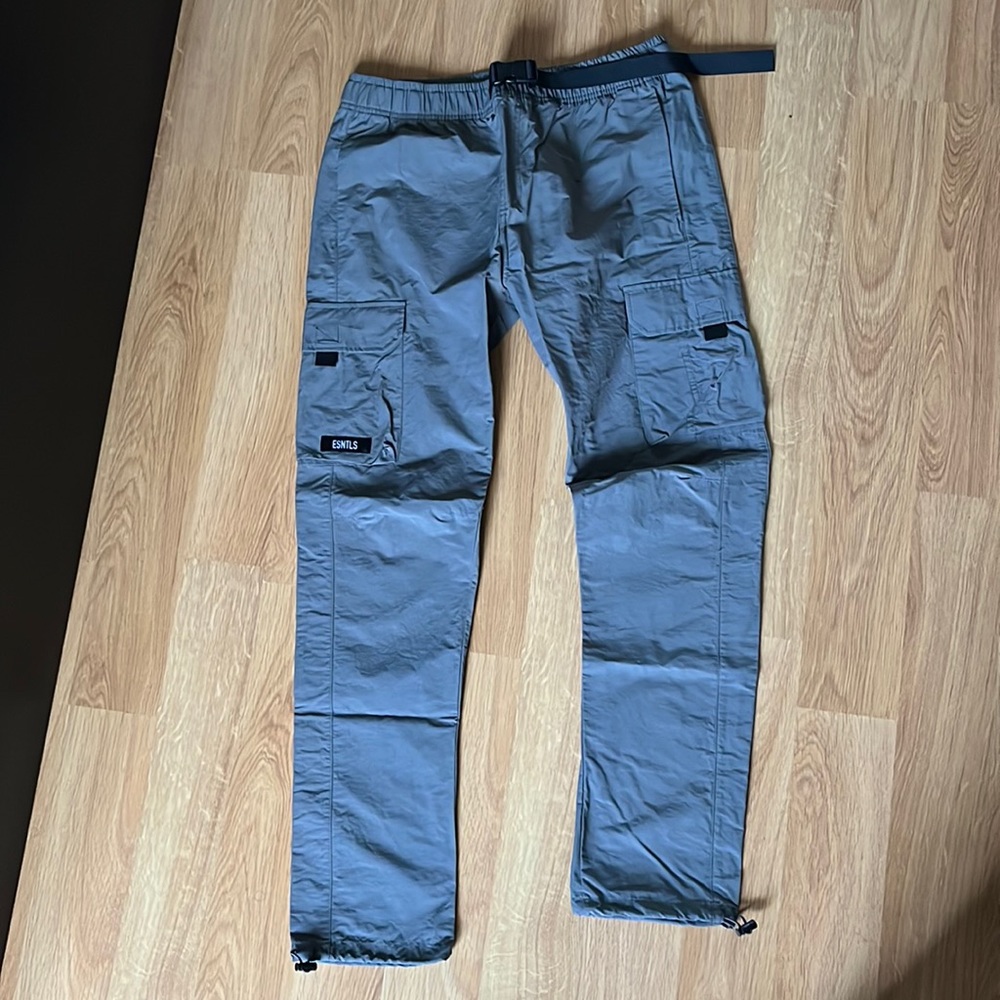 GREY ESNTLS MEN CARGO PANTS